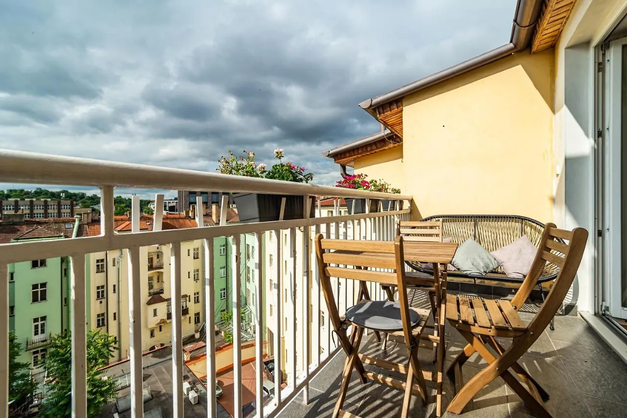 Central, Spacious, Modern 5 Bedrm Duplex W/Balcony Praga