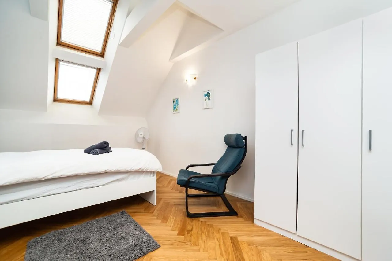 Appartamento Central, Spacious, Modern 5 Bedrm Duplex W/Balcony Praga Repubblica Ceca