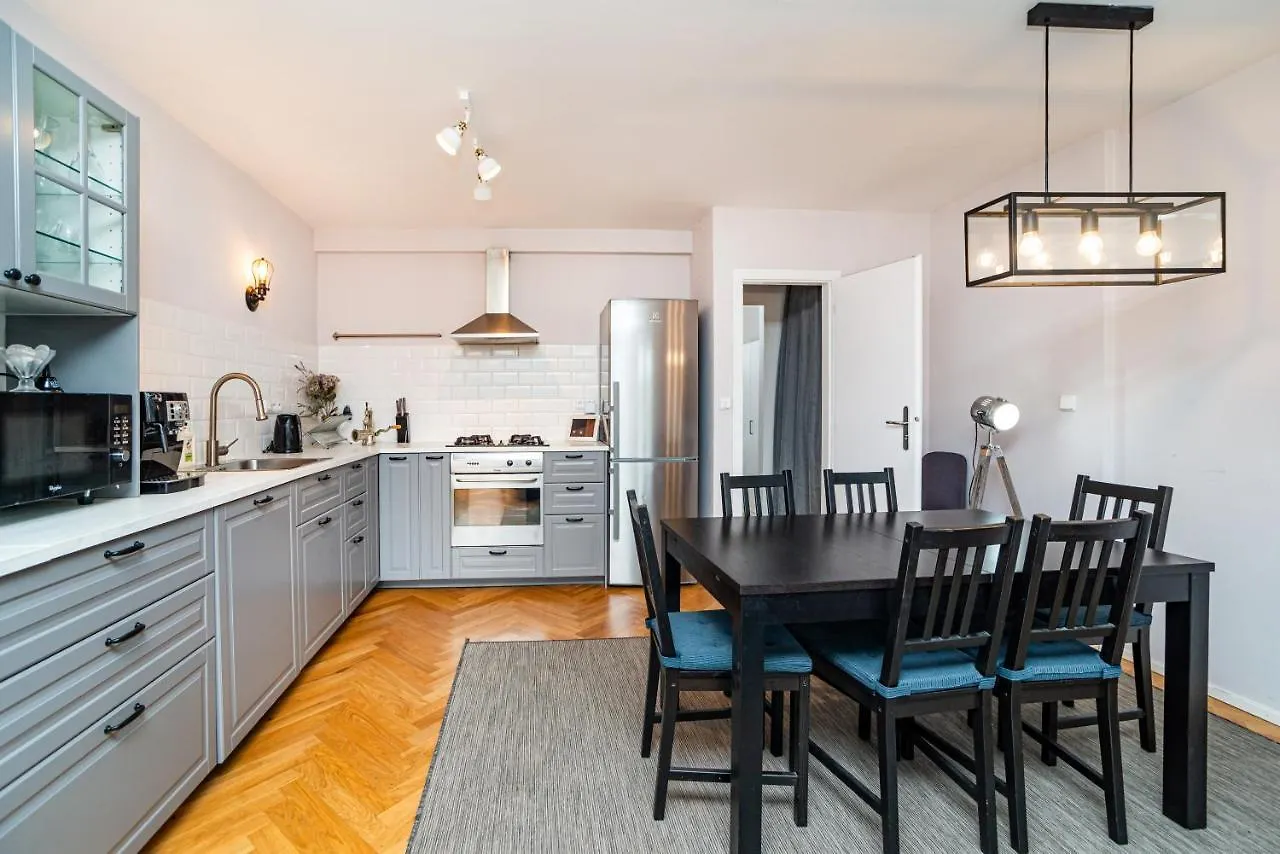 Central, Spacious, Modern 5 Bedrm Duplex W/Balcony Praga 0*,