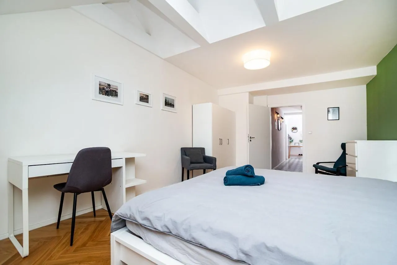 Appartamento Central, Spacious, Modern 5 Bedrm Duplex W/Balcony Praga