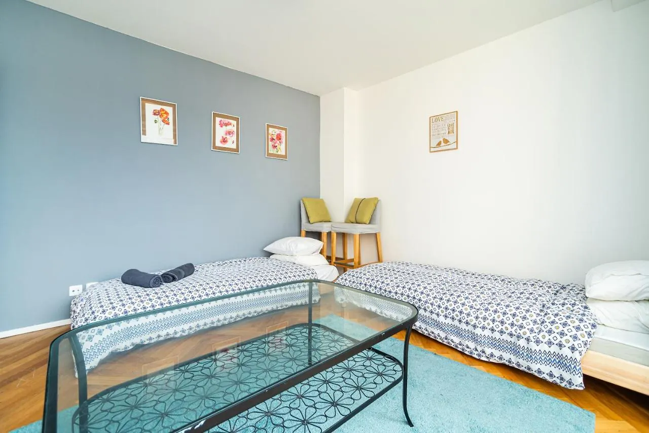 Central, Spacious, Modern 5 Bedrm Duplex W/Balcony Praga Repubblica Ceca