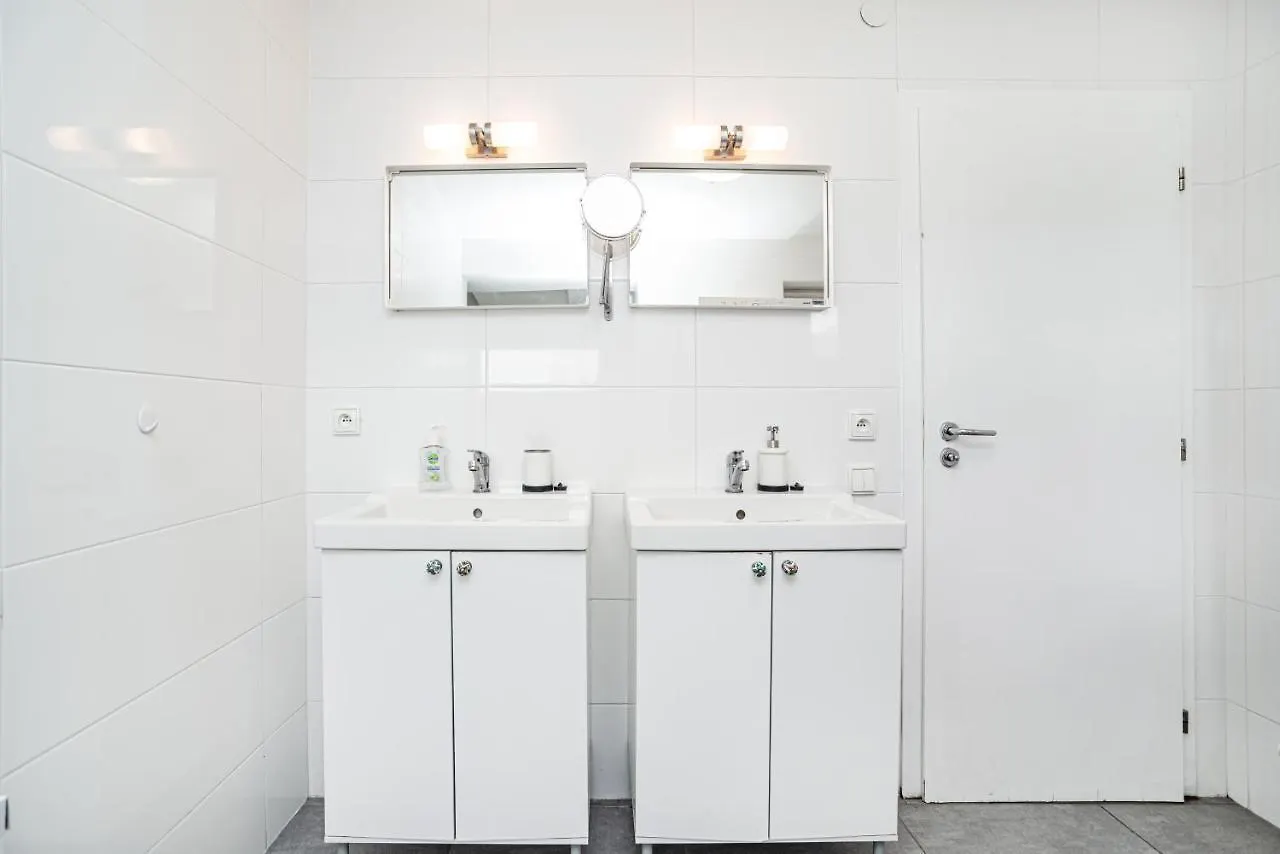 Appartamento Central, Spacious, Modern 5 Bedrm Duplex W/Balcony Praga