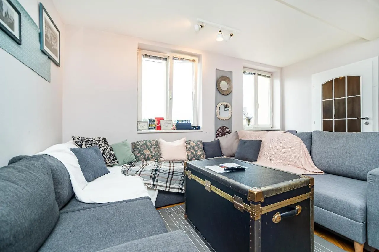Central, Spacious, Modern 5 Bedrm Duplex W/Balcony Prag